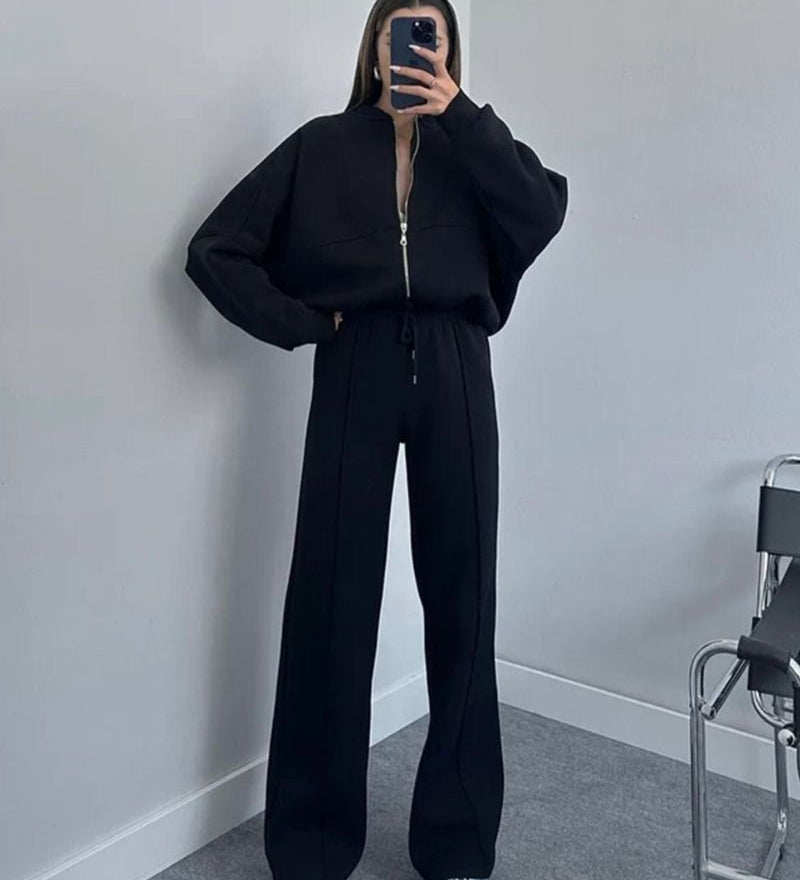 NOLA™ – BLØDT TO-DELT SÆT MED LYN­LÅS